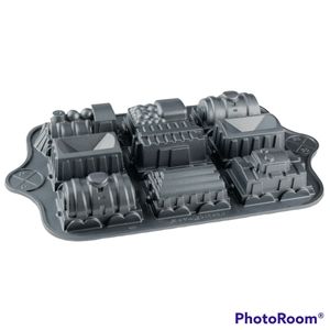 Nordic Ware Bakewear Train Cake Pan 5 Cups 1.2L Silver 9 Cars Made in USA